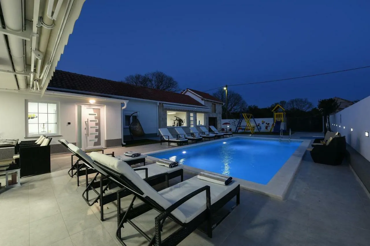 Villa Mare - With Heated Pool Zadar