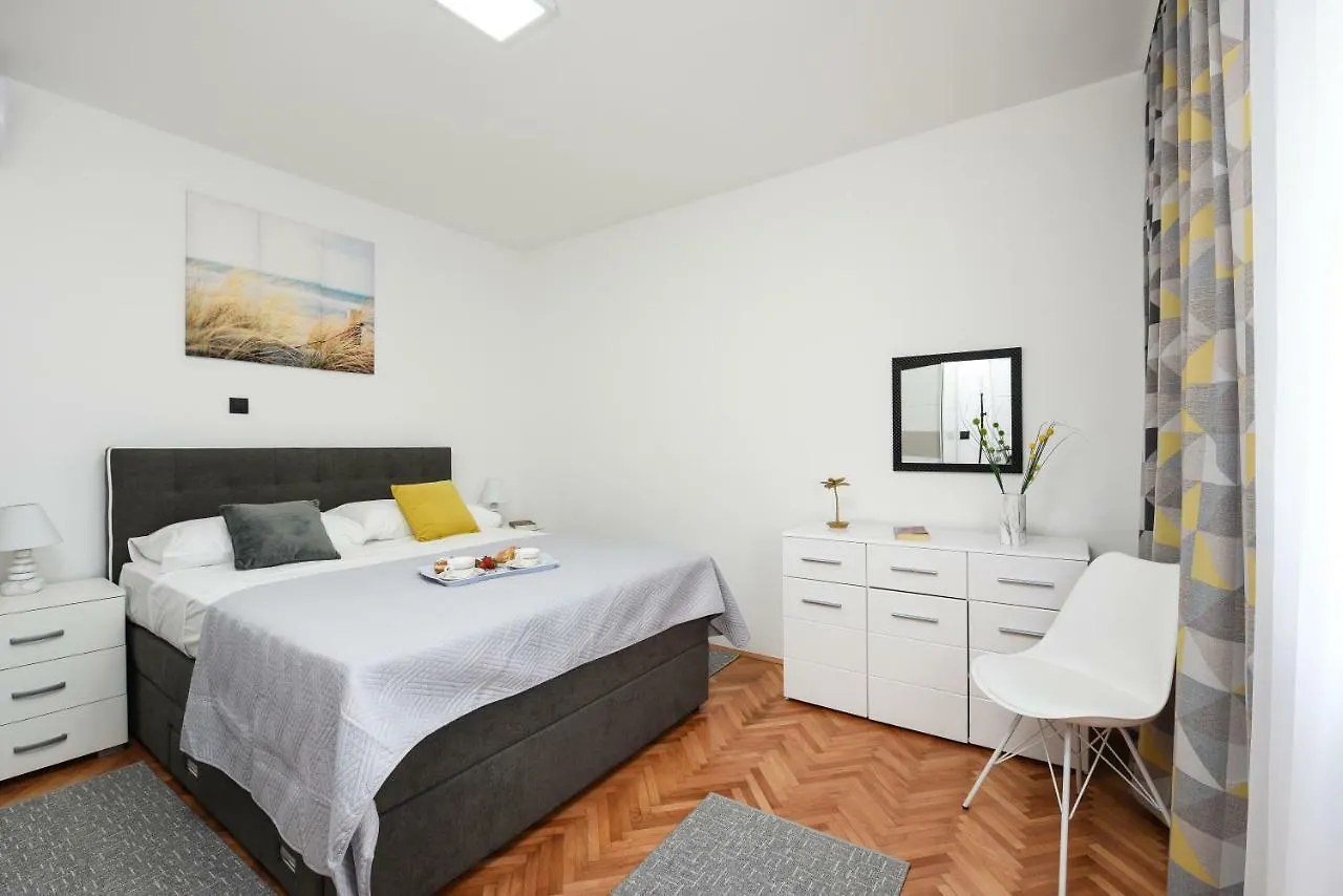 Villa Mare - With Heated Pool Zadar