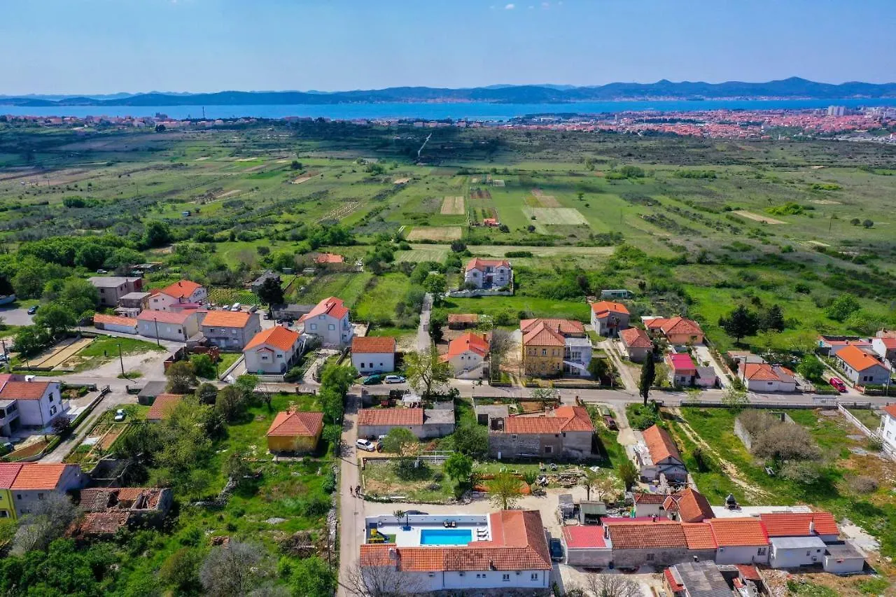 Villa Mare - With Heated Pool Zadar